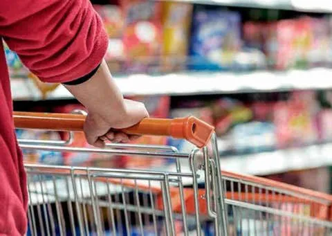 el-smvm-la-actualidad-solo-permite-ir-al-supermercado-y-salir-el-changuito-semivacio