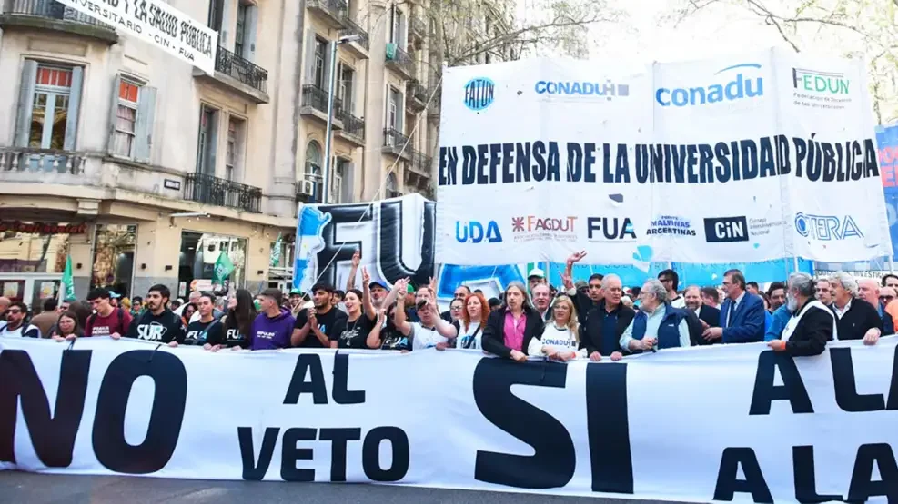 120426marchauniversidadpublicacuarterolog-2218989