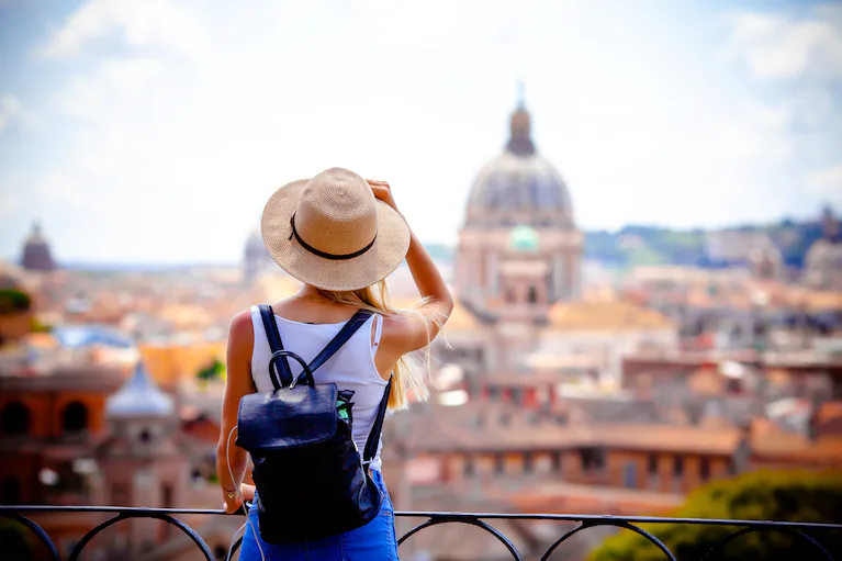 viajar-nos-permite-conocer-otras-costumbres-y-a-nosotros-mismos-foto-adobe-stock-WWSFPPHR3NHYZPXJOVW7JTADOI