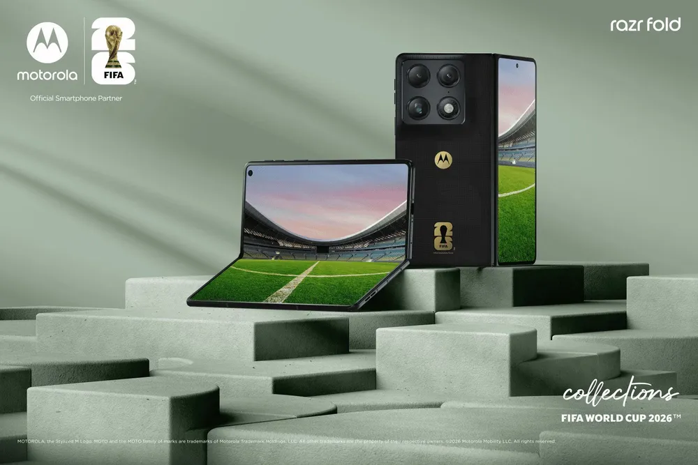 razr-fold-fifa-collection